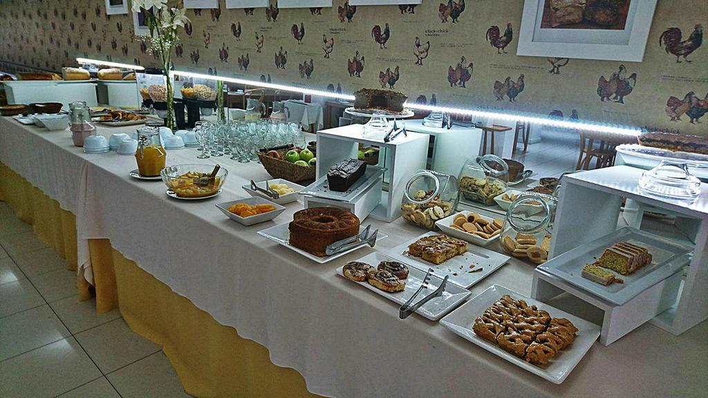 Hotel Libertador Тандил Екстериор снимка