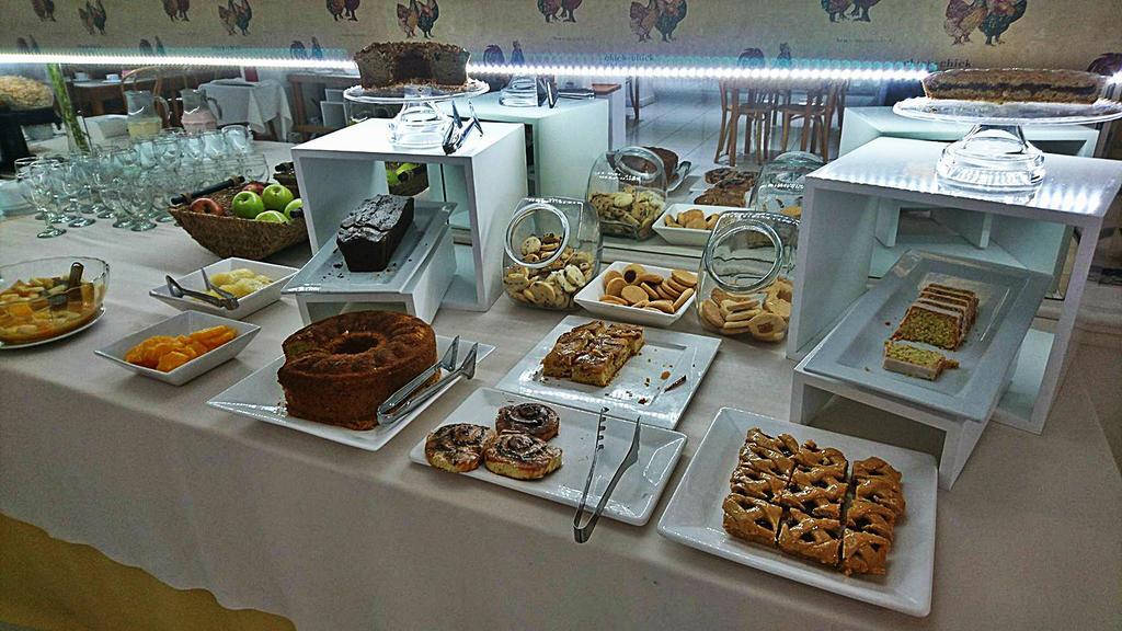 Hotel Libertador Тандил Екстериор снимка