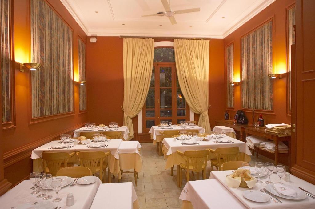 Hotel Libertador Тандил Екстериор снимка