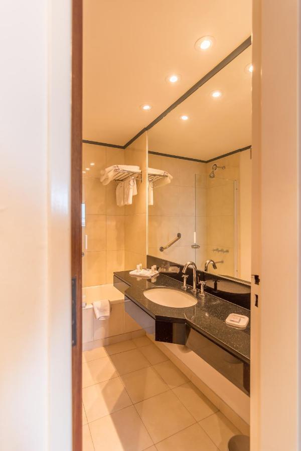 Hotel Libertador Тандил Екстериор снимка