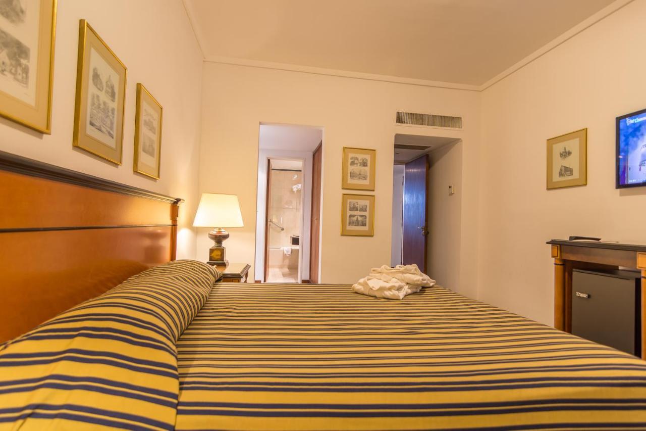 Hotel Libertador Тандил Екстериор снимка