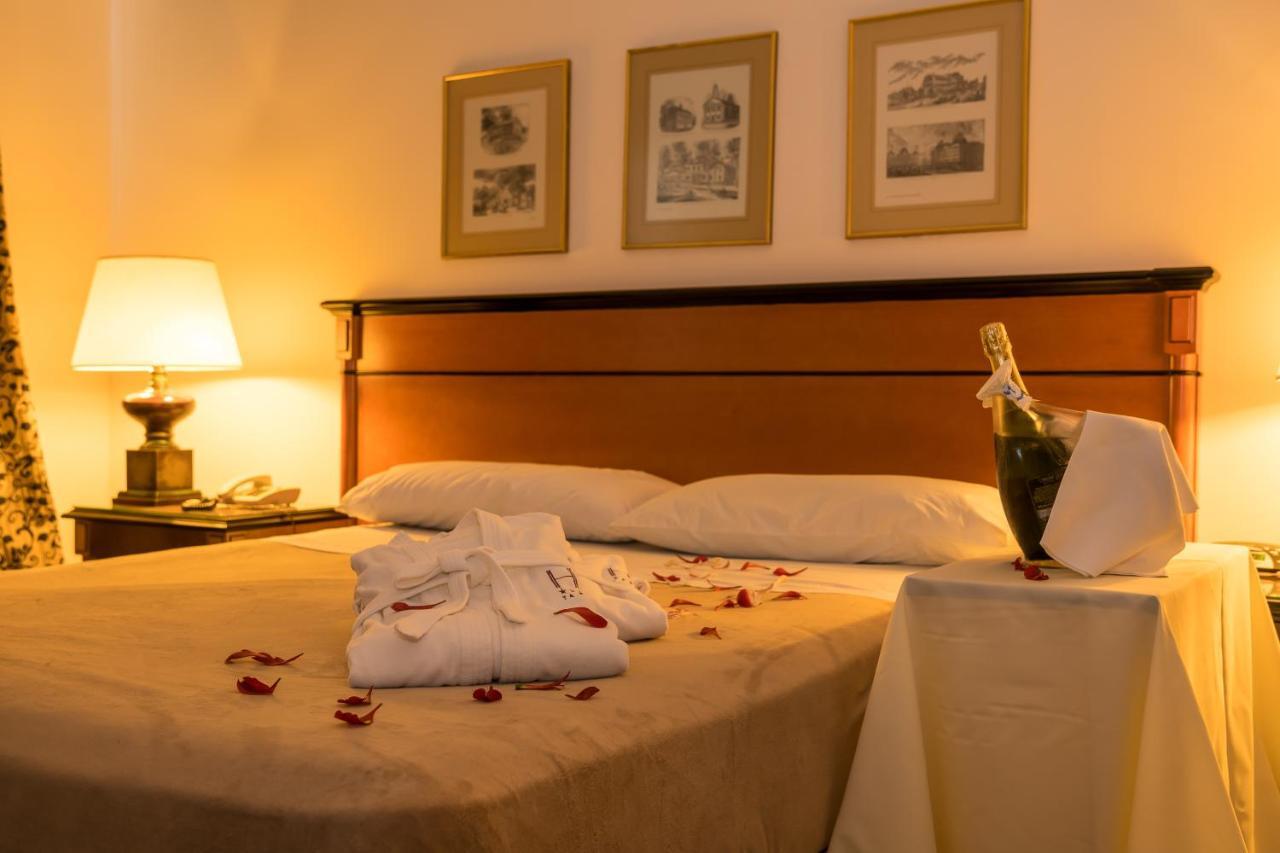 Hotel Libertador Тандил Екстериор снимка