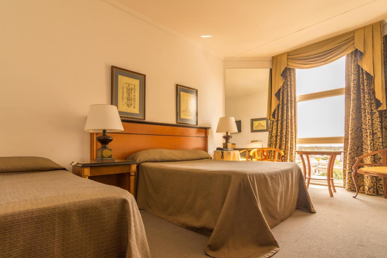 Hotel Libertador Тандил Екстериор снимка