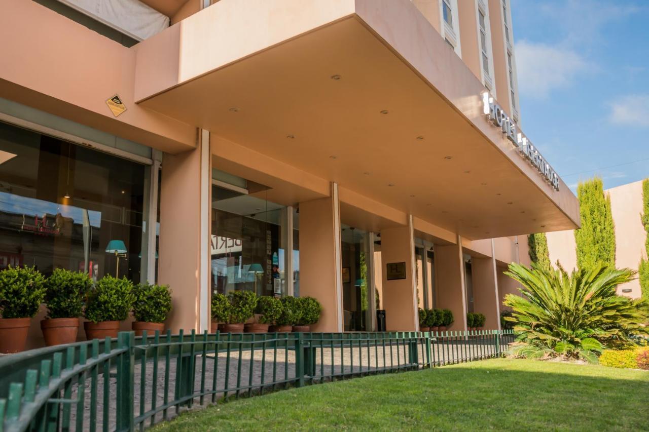 Hotel Libertador Тандил Екстериор снимка
